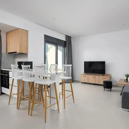 Davlakos Rea Apartment